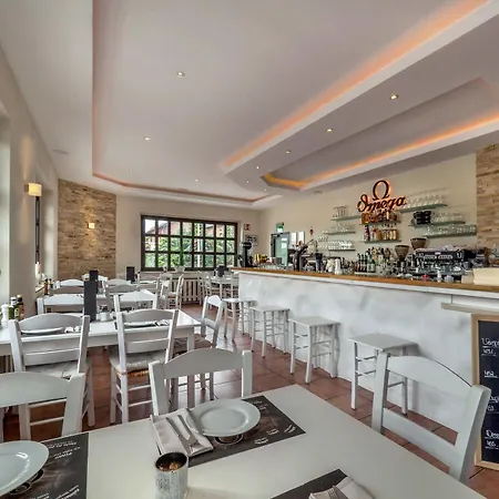 Omega Hotel 3*